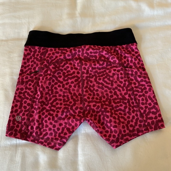 Women’s Pink Lululemon Short. Size 4 - Picture 2 of 6